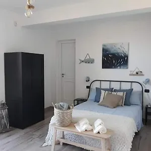 https://la-casetta-di-laura.sicilyhotelsitaly.net